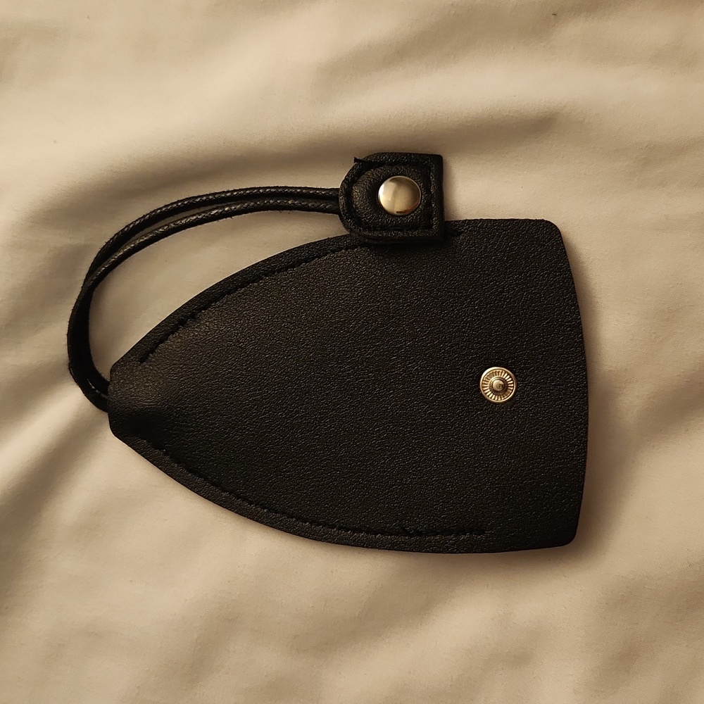 Black pull out key chain